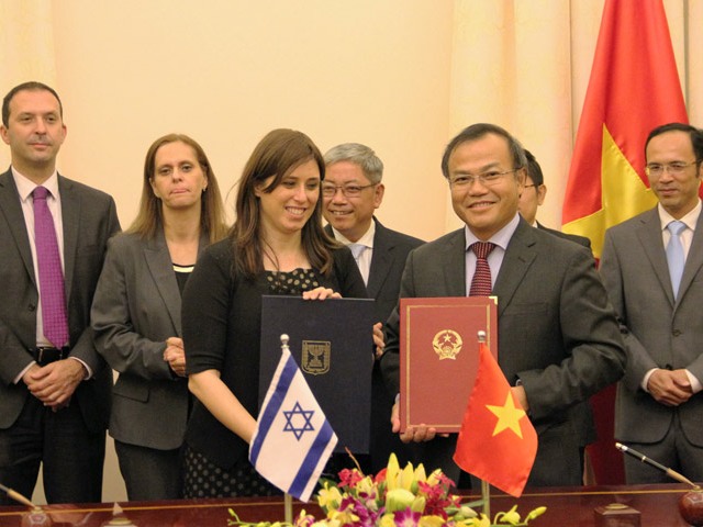 Deputy FM Hotovely with her Vietnamese counterpart Vu Hong Nam