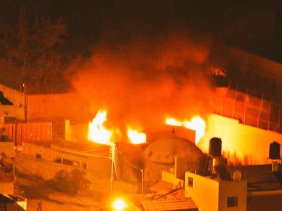 Palestinians set fire to Joseph's tomb in Nablus, Oct 16, 2015