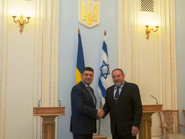 FM Liberman meets with Ukraine Parliament Chairman Groysman