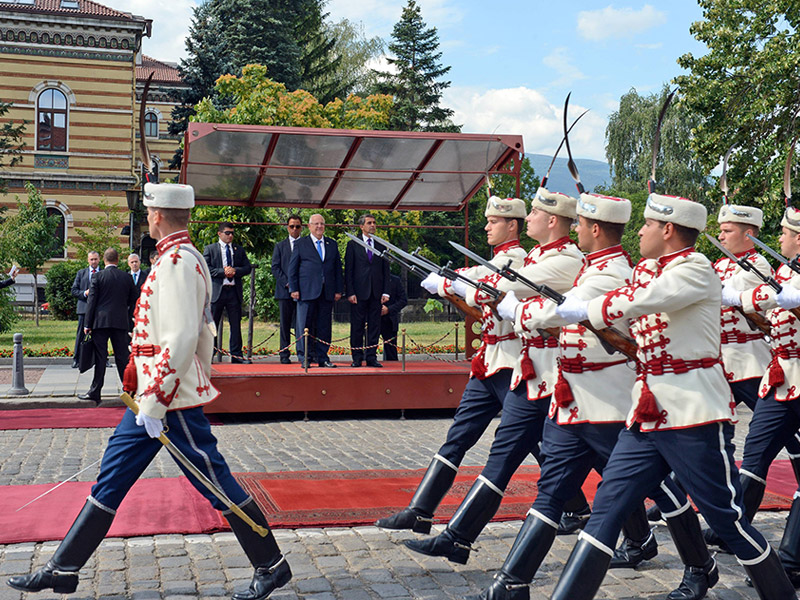 President Rivlin and President Plevneliev at the official welcoming ceremony in St. Alexander Nevsky Square