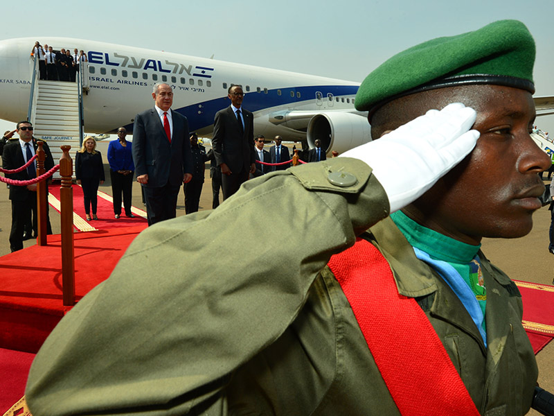 PM Netanyahu and President Kagame at the official welcoming ceremony in Kigali