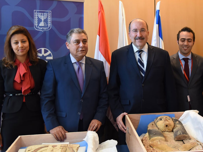 MFA Dir-Gen Gold (center, right) with Egyptian Ambassador Khairat (center, left) at the ceremony