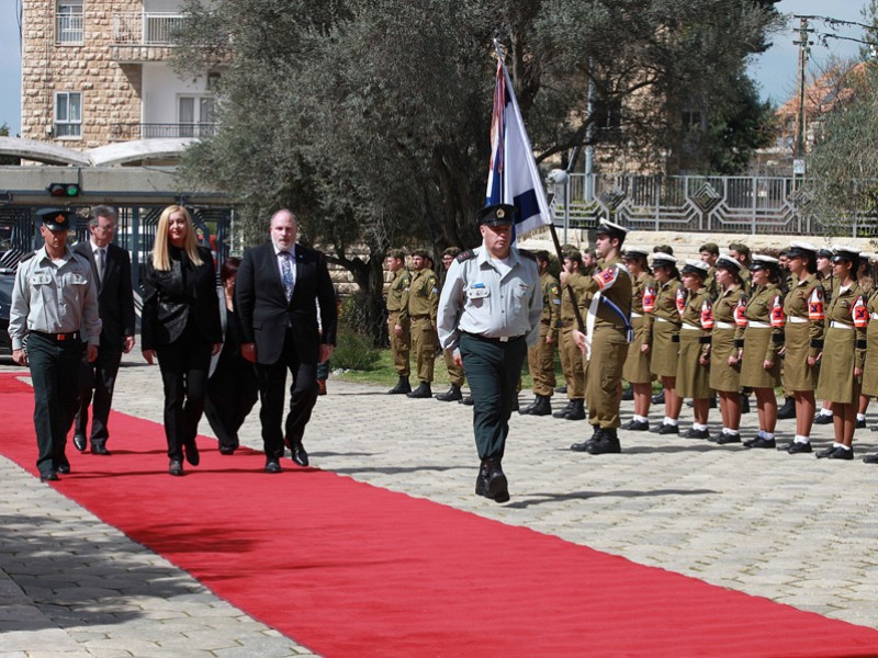 Honor guard welcomes Ambassador of Bosnia and Herzegovina at the President's Residence