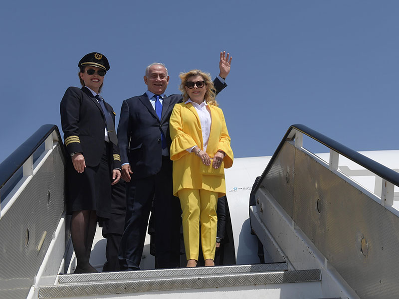 PM Netanyahu and his wife Sara upon their departure for Greece.