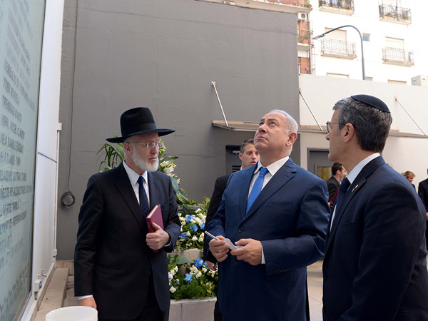 PM Netanyahu at the wreath-laying ceremony at Embassy Square