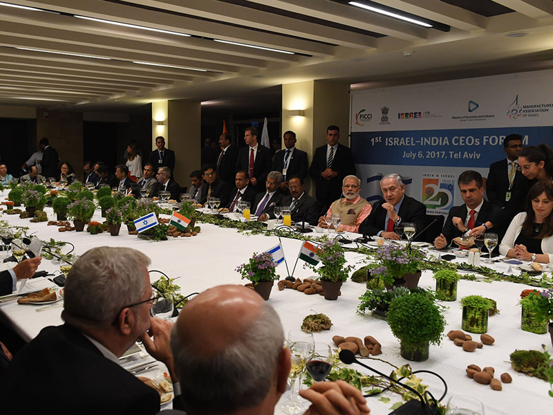 PM Netanyahu and Indian PM Modi with the Israeli and Indian CEOs