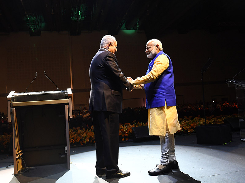 PM Netanyahu and Indian PM Modi at the event for the Indian community in Israel