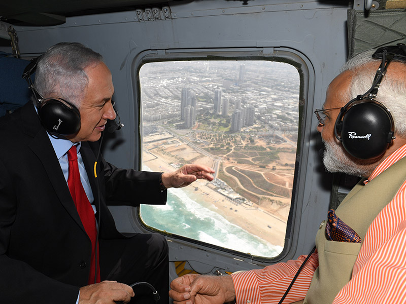 PM Netanyahu and Indian PM Modi en route to Haifa