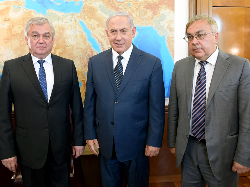 PM Netanyahu with special envoy Alexander Lavrentiev (left), and Deputy FM Sergey Vershinin.