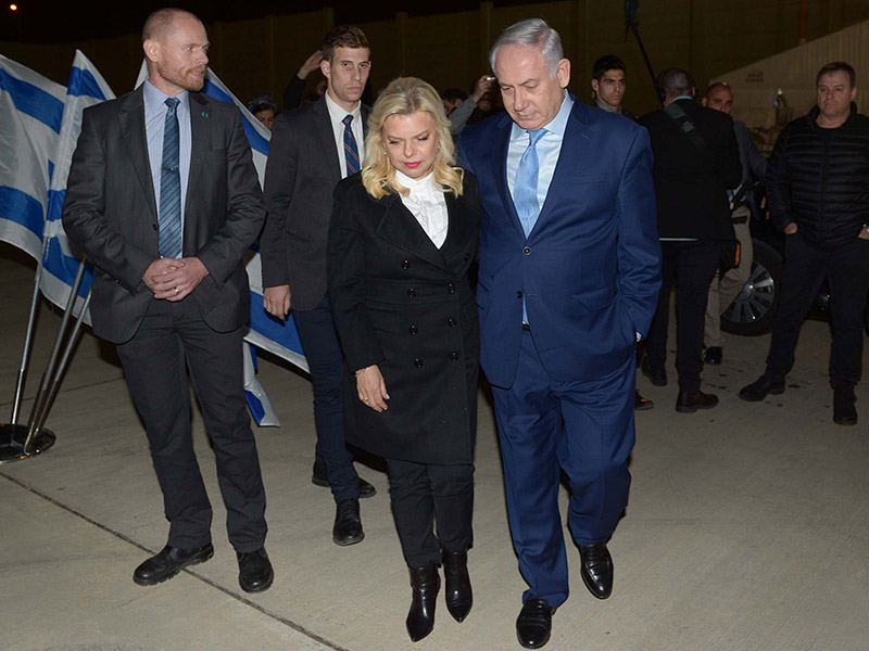 PM Netanyahu and his wife Sara upon departure to India