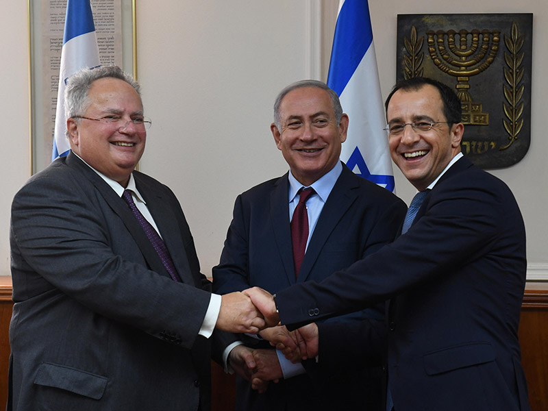 PM Netanyahu with Greek FM Kotzias (L) and Cypriot FM Christodoulides