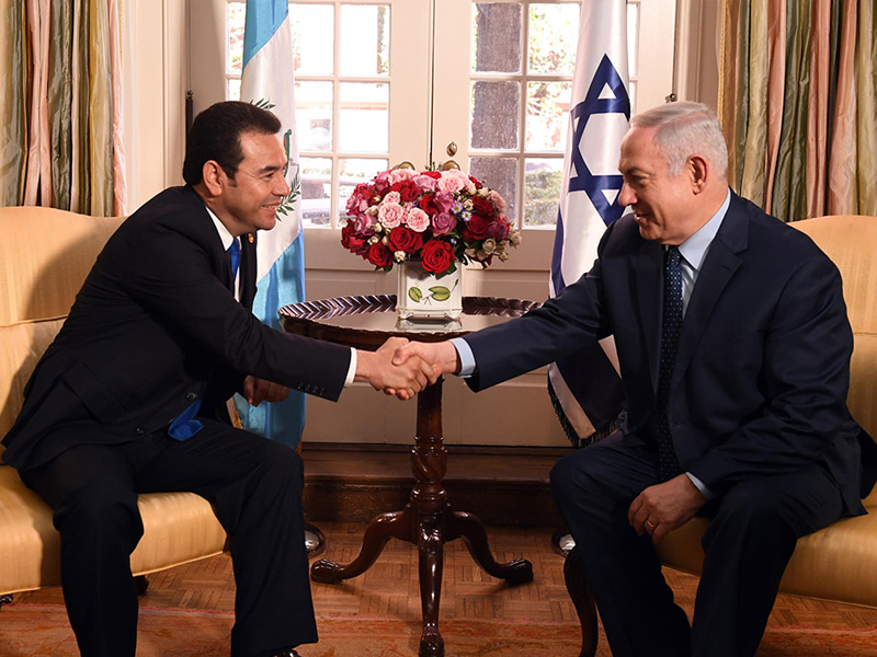 PM Netanyahu meets with Guatemalan President Jimmy Morales in Washington