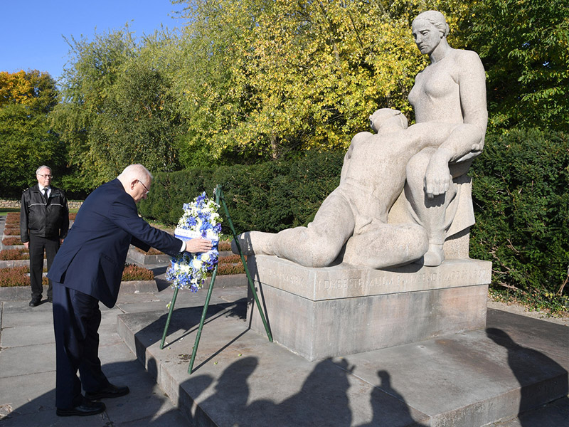 President Rivlin at the wreath-laying ceremony