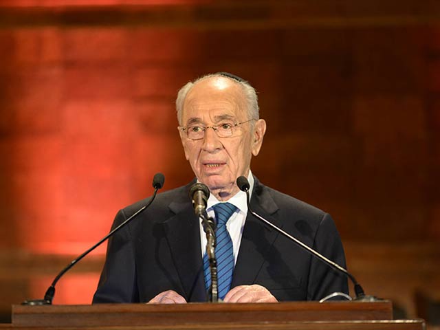 President Peres speaking at the memorial ceremony at Yad Vashem