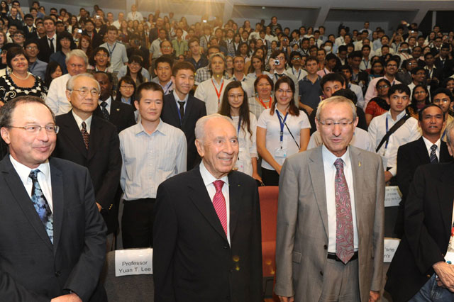 President Peres opens Asian Science Camp