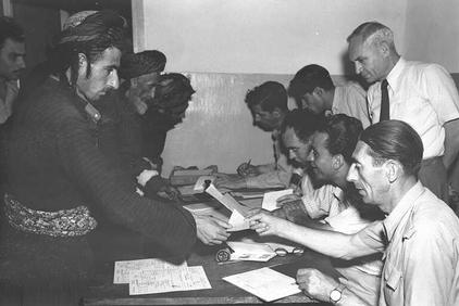 Registration of immigrants from Iraq at Lod Airport, May 1951