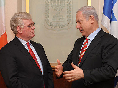 PM Netanyahu meets with Irish FM Gilmore (Photo: GPO)