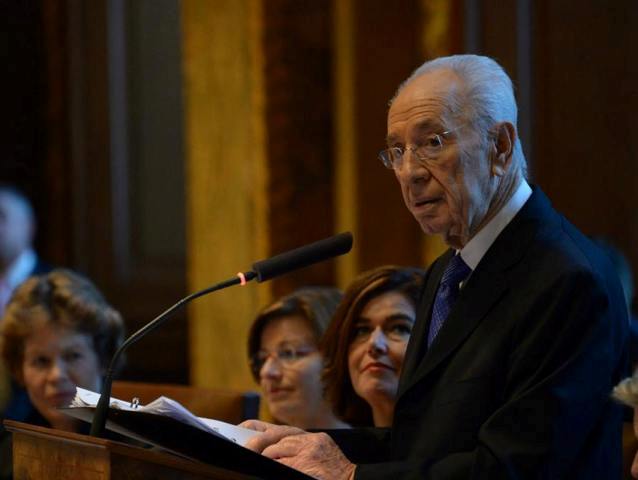 President Peres addresses Dutch Parliament