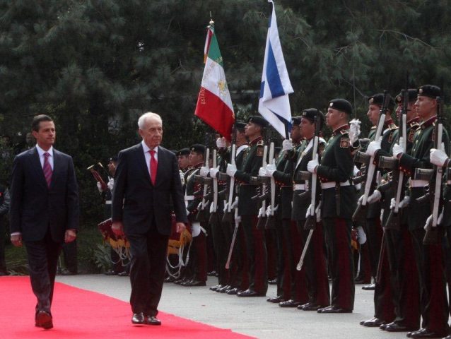 President Peres received by Mexican President Enrique Pena Nieto