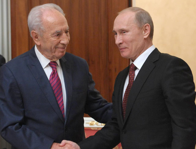 President Peres meets with Russian President Putin in Moscow