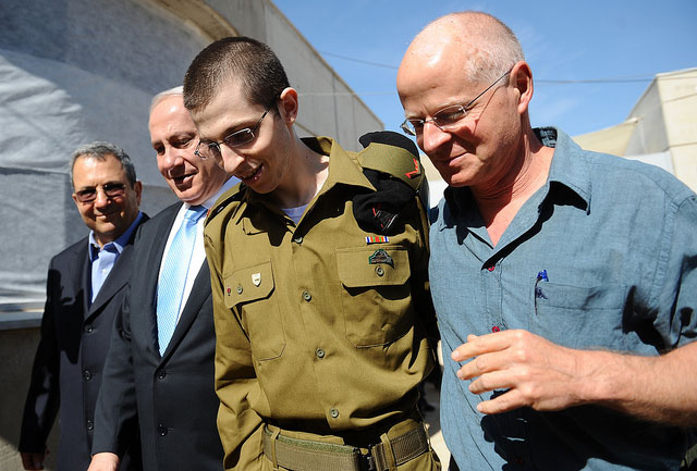 Gilad Shalit returns home