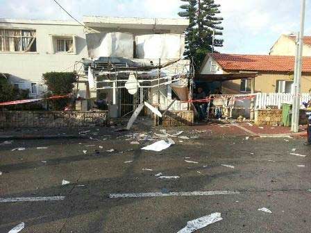 House in Netivot struck by rocket fired from Gaza (Photo: IDF Spokesperson)