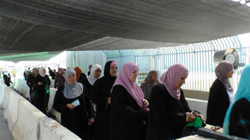 Qalandiya crossing during Ramadan 2012