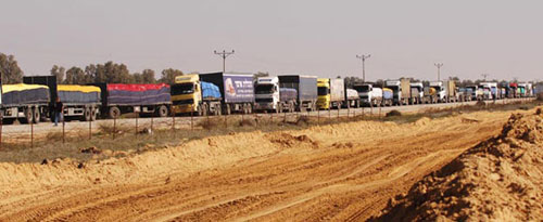 Trucks waiting at Kerem Shalom crossing