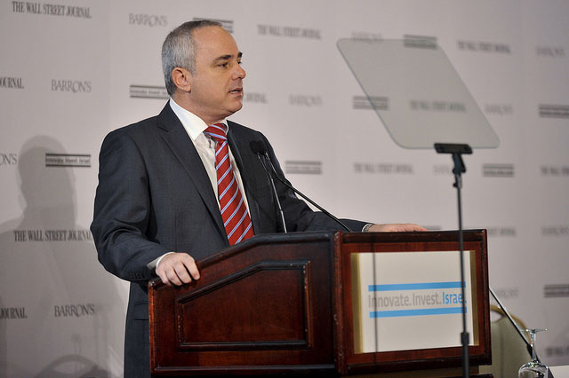 Finance Minister Steinitz addresses the conference