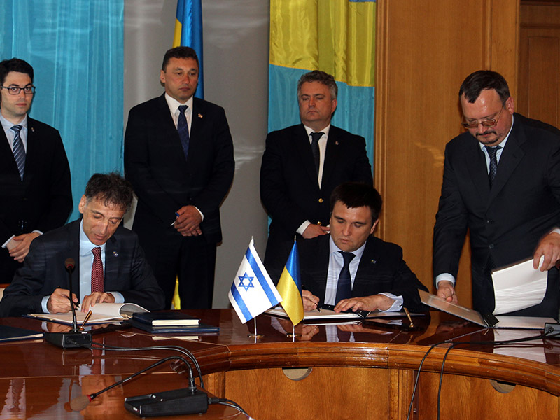 Ukrainian FM Klimkin (R.) and Ambassador Belotzercovsky at the signing ceremony.