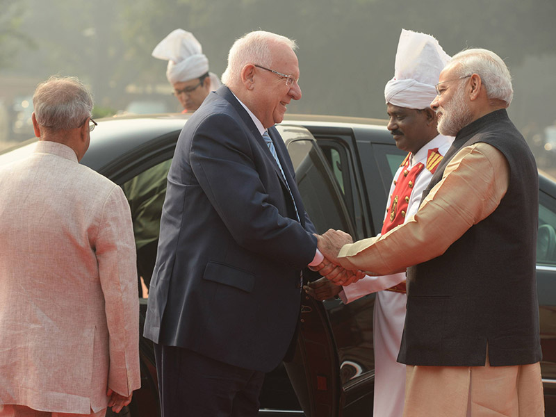 President Rivlin welcomed by Indian President Pranab Mukherjee at the beginning his official state visit.