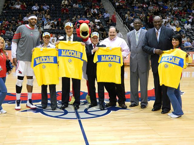 Presenting the Atlanta Hawks with Maccabi Tel Aviv Shirts