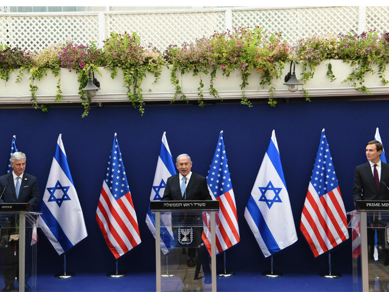 Premier Netanyahu mit dem Berater des US-Präsidenten, Jared Kushner, und dem US-Sicherheitsberater Robert O'Brien