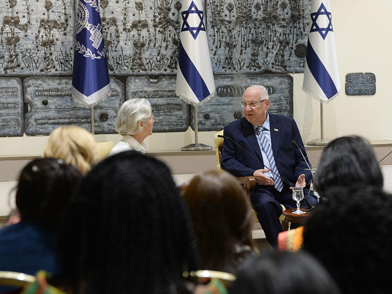 Staatspräsident Rivlin mit dem Netzwerk Women in Diplomacy