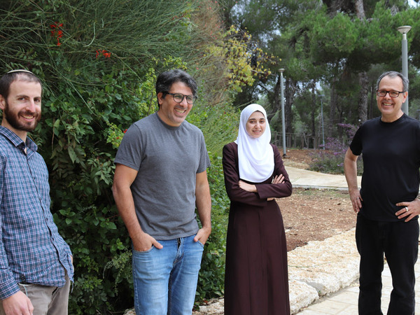 Das Forscherteam (v.l.n.r.) Gavriel Fialkof (PhD-Student), Dr. Ronen Sadeh, Dr. Israa Sharkia und Prof. Nir Friedman