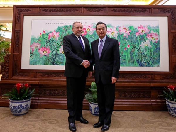 Die beiden Außenminister Lieberman und Wang in Beijing