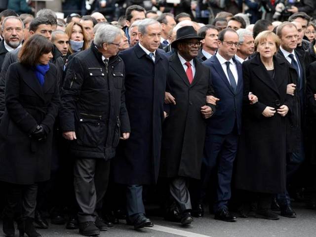 Ministerpräsident Netanyahu (3.v.l.) beim Trauermarsch in Paris