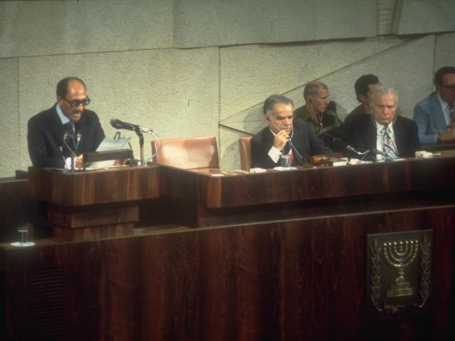 Der ägyptische Präsident Sadat während seiner Rede in der israelischen Knesset