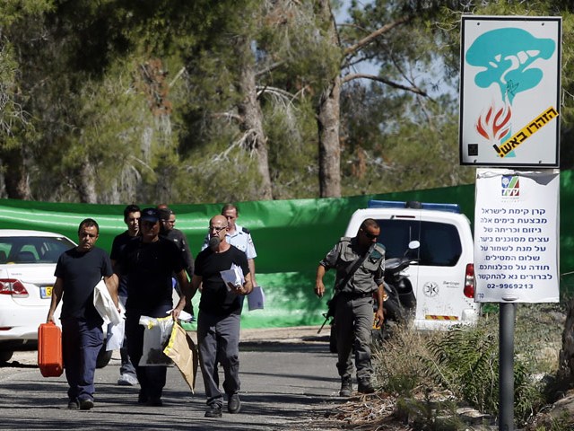 Israel police collect evidence from the Jerusalem Forest where body was found