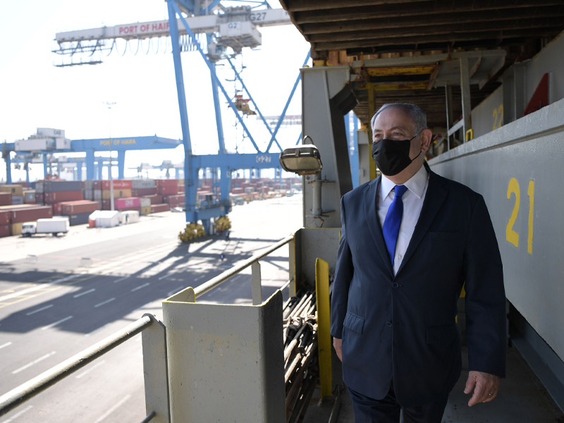 PM Netanyahu on a tour of  Haifa port where the container ship from the UAE is anchored.