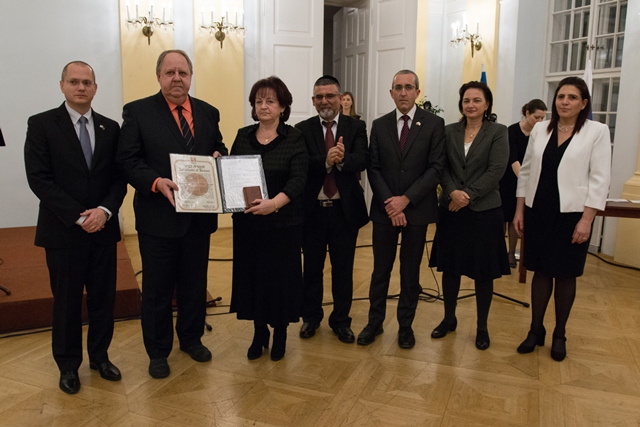 Viera Labudova, Teodor Neubauer za starych rodicov augustin a valeria lacika.jpg