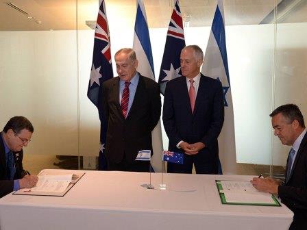 PM Netanyahu and PM Turnbull witnessing the signing of the agreements