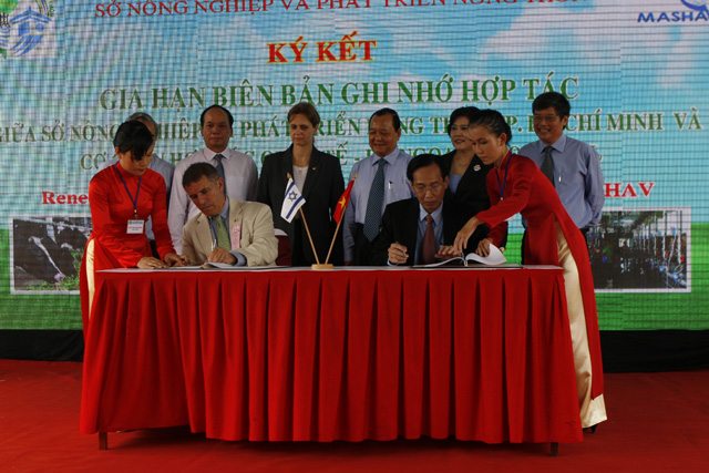 Signing MOU between Israel and Vietnam in the field of dairy farming