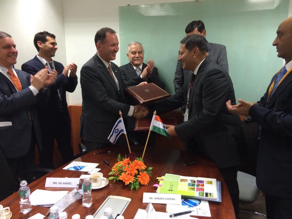 Ambassador Gil Haskel and Mr. Sanjeev Chopra sign the Joint Declaration