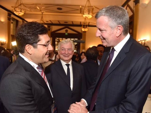 New York Mayor Bill de Blasio and Beşiktaş-Istanbul Mayor Murat Hazinedar with AJC President Jack Rosen at opening of Mayors Conference