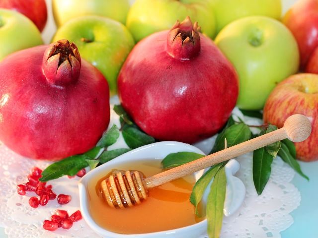 Apples, pomegranates and honey for a sweet new year