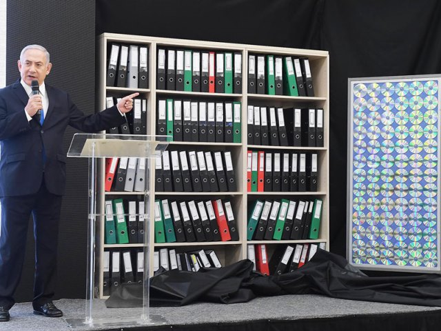 PM Netanyahu with the conclusive proof of Iran’s secret nuclear weapons program