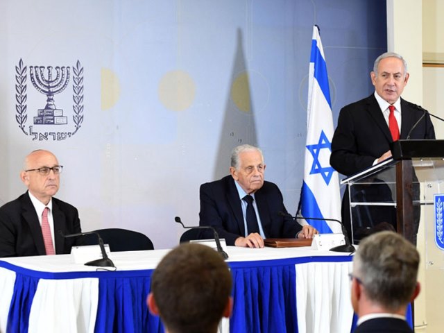 PM Netanyahu with Prof. Jacob Nagel (far left) and Adv. Joseph Ciechanover