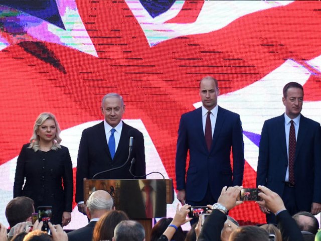 PM Netanyahu, his wife Sara, Prince William and British Ambassador to Israel David Quarry at the reception.