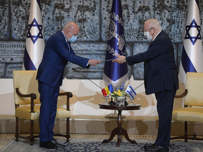 President Rivlin receiving the diplomatic credentials of the new ambassador of Romania to Israel, Radu Ioanid.